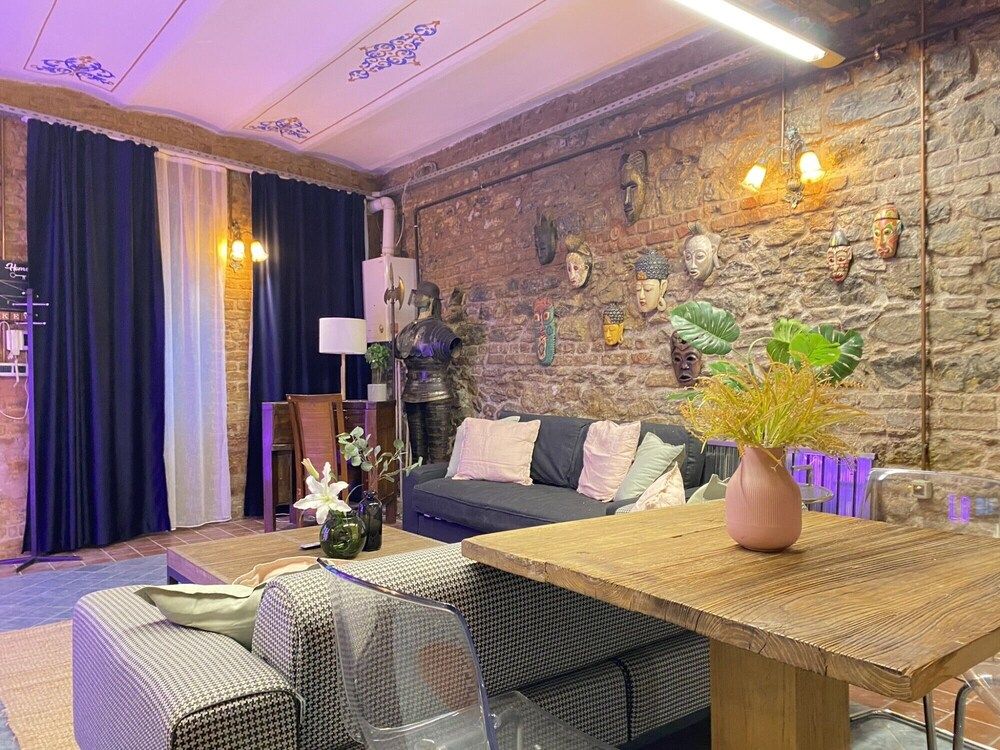 Centrally Located Historical Flat in Beyoglu Apartment 14