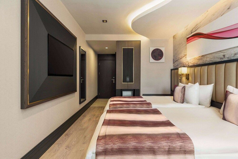 Ramada by Wyndham Istanbul Umraniye Standard Room, 1 Twin Bed 3