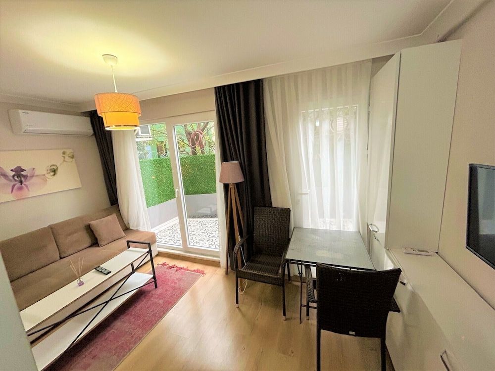 undefined FTF Suits Kuzguncuk Bostan 2