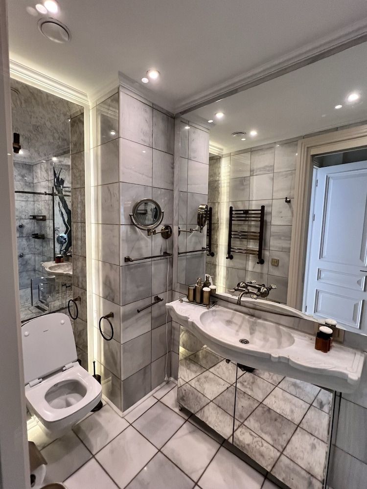 AB Residences Signature Apartment 5