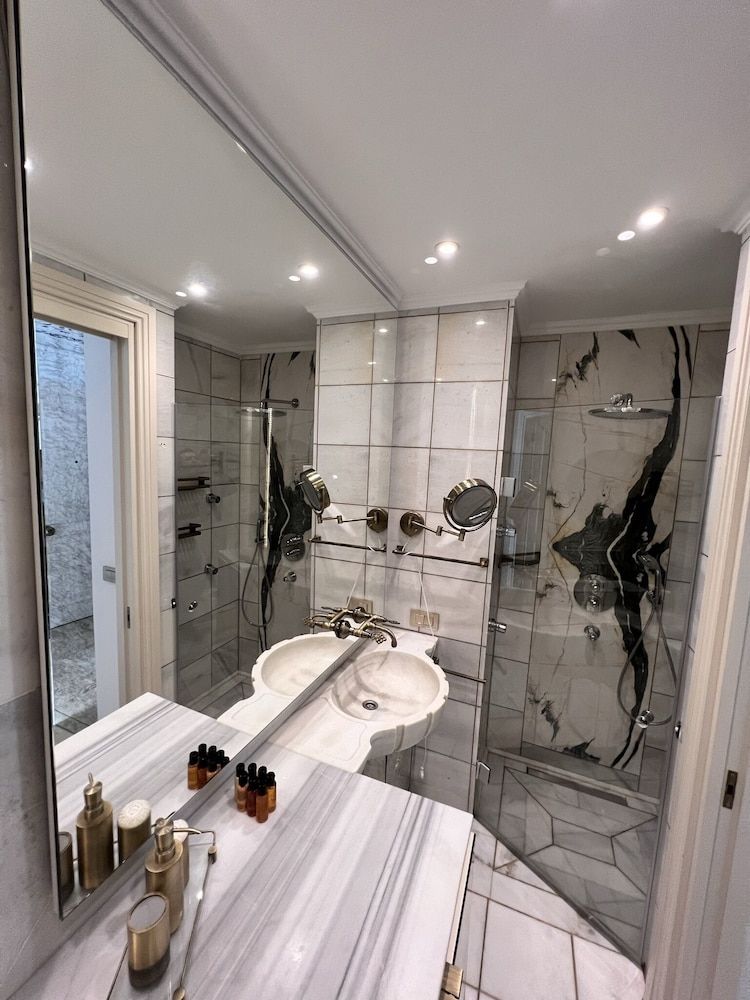 AB Residences Signature Apartment 7