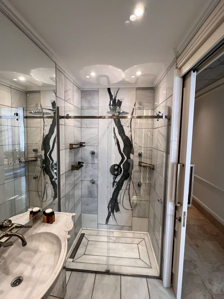 AB Residences Signature Apartment 11