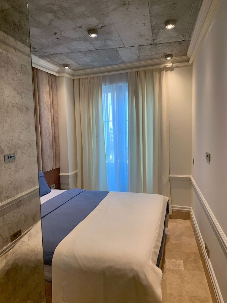 AB Residences Signature Apartment 13