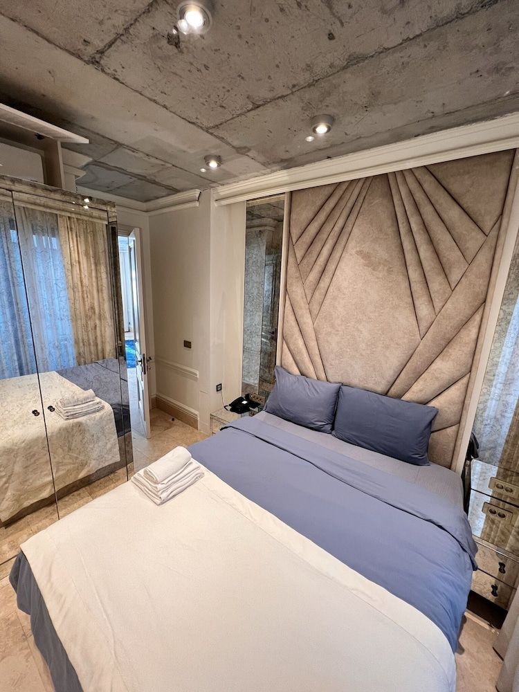 AB Residences Signature Apartment 12