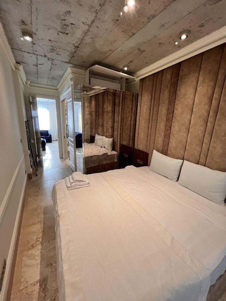 AB Residences Signature Apartment 3