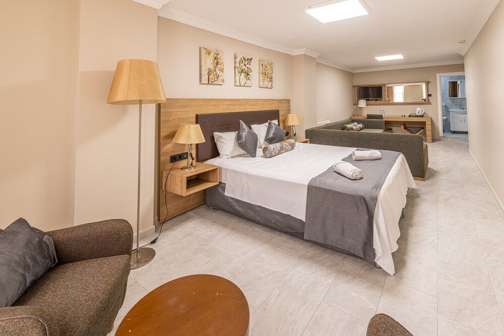 Blue Park Hotel Family Studio Suite 5