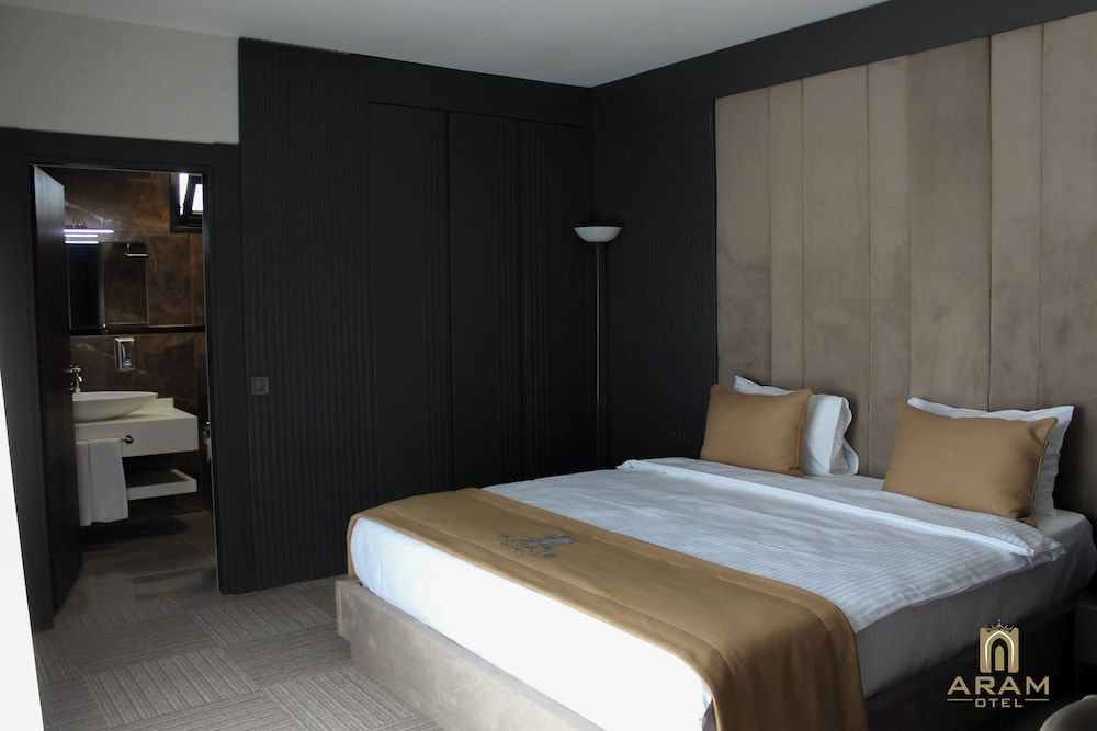 undefined Aram Otel 9