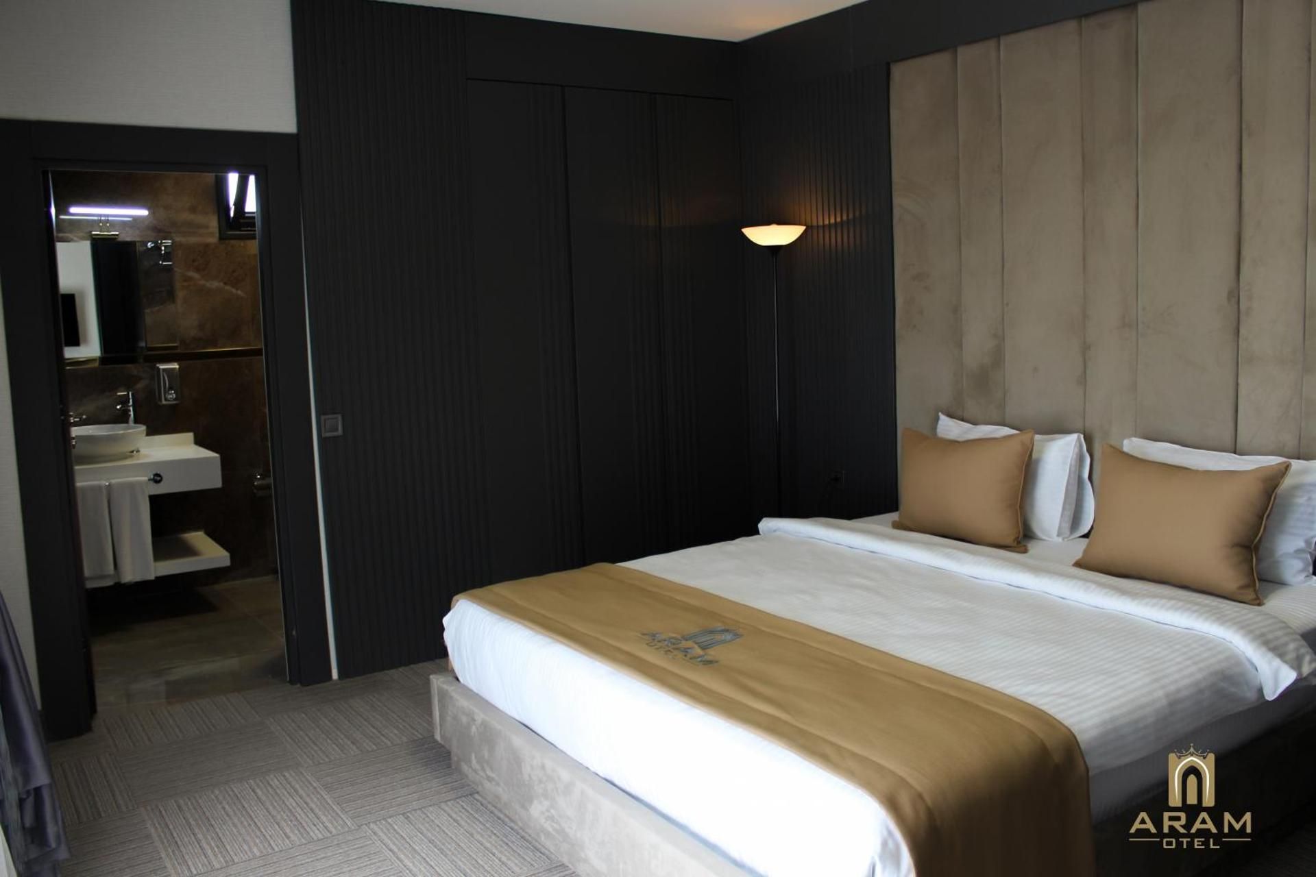 undefined Aram Otel 4