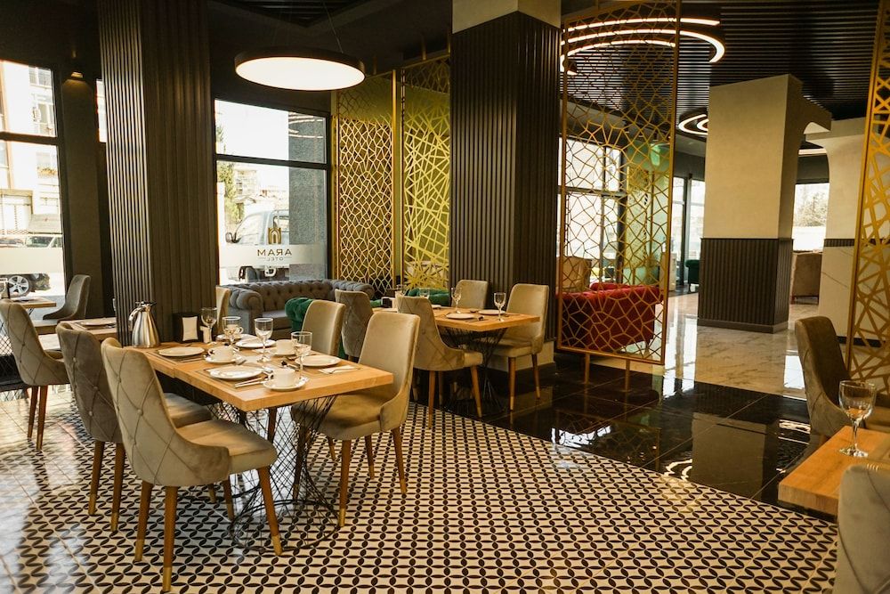 undefined Aram Otel 8