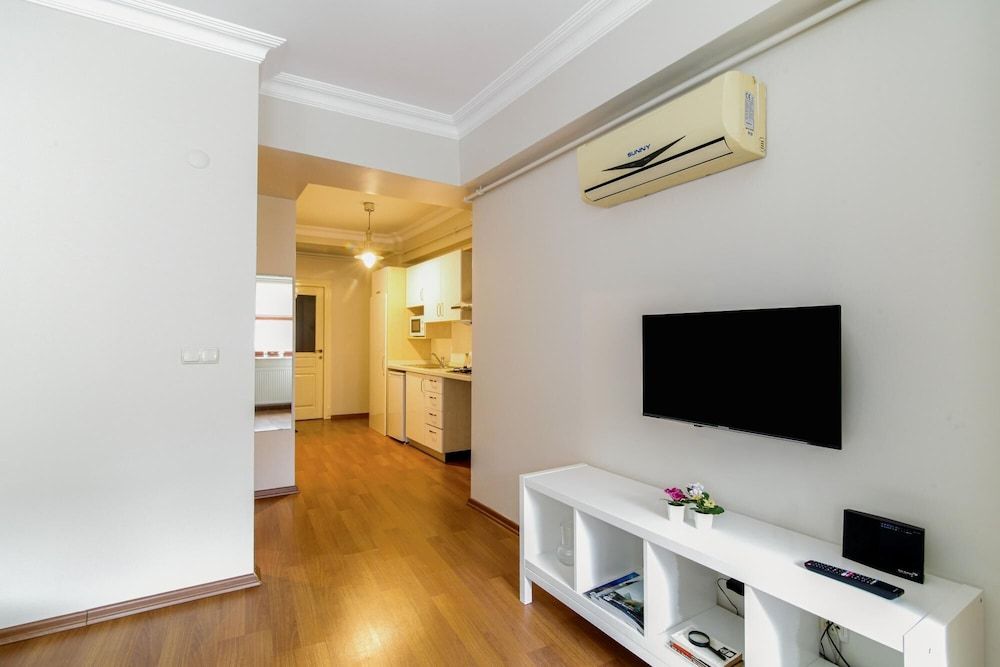 undefined Central and Fully Furnished Flat in Beyo lu 6