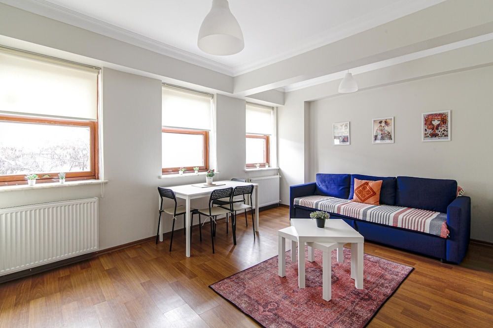 undefined Central and Fully Furnished Flat in Beyo lu