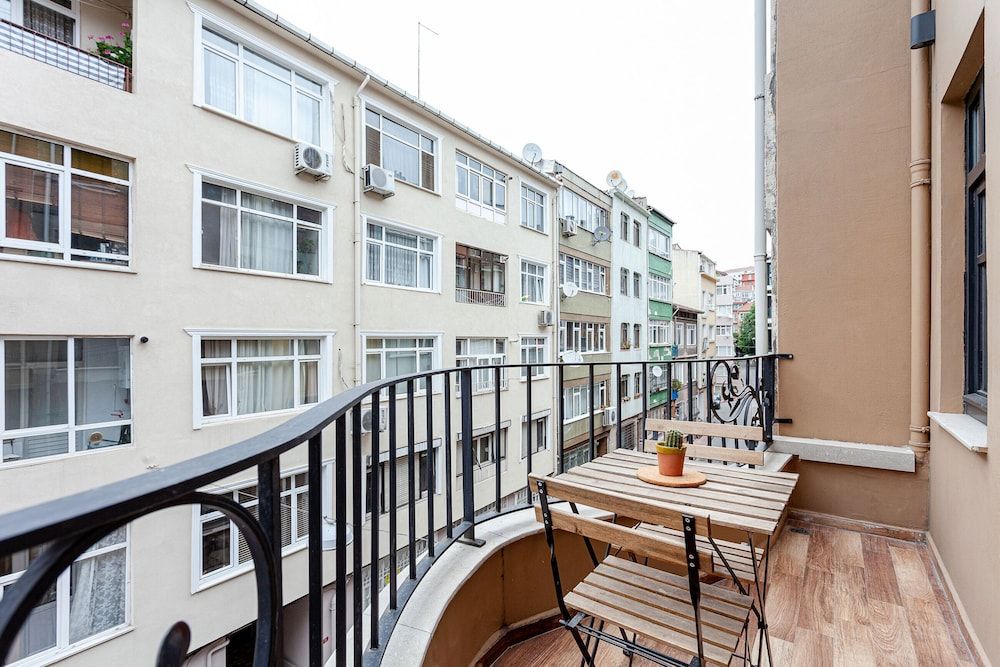 Olympia Flats by Oval Business Apartment 6