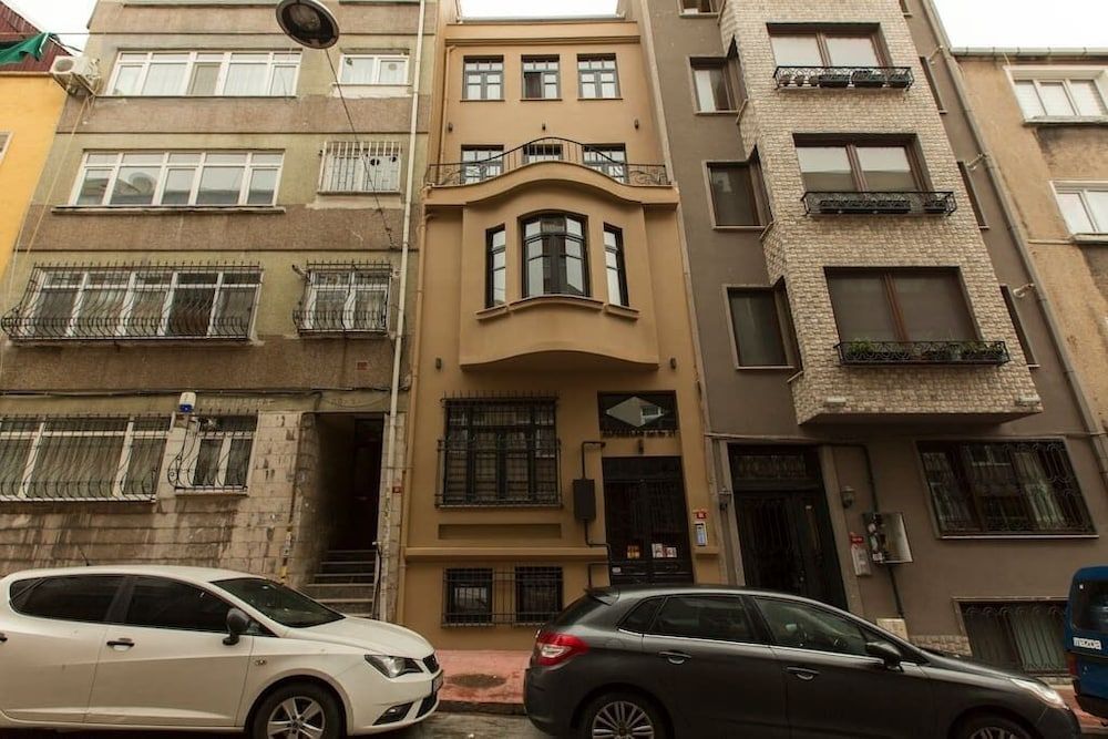 undefined Olympia Flats by Oval 5