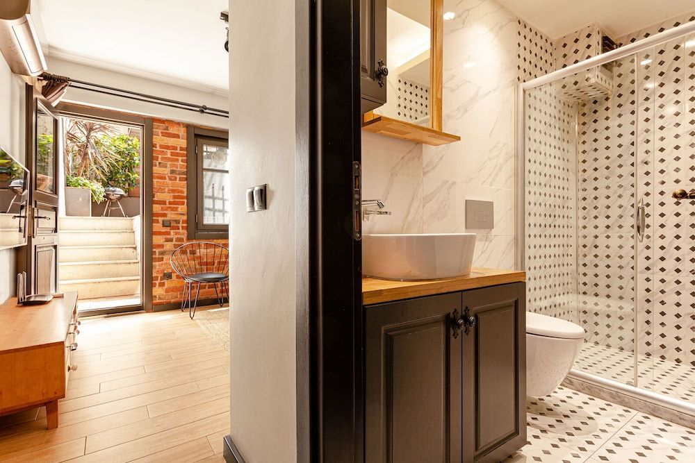 Olympia Flats by Oval City Apartment 7