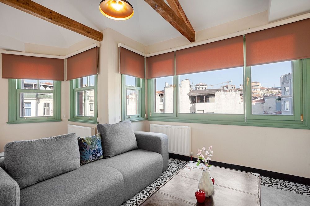 Lola Flats by Oval Executive Apartment 9