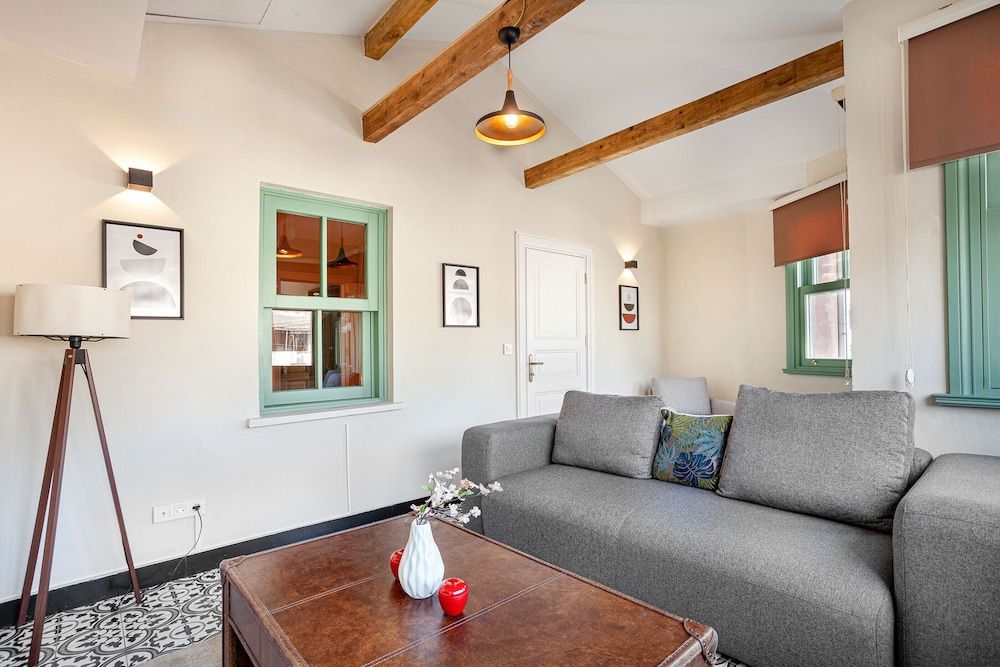 Lola Flats by Oval Executive Apartment 10