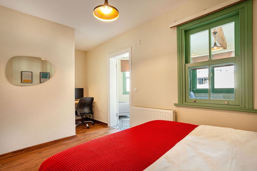 Lola Flats by Oval Executive Apartment 8