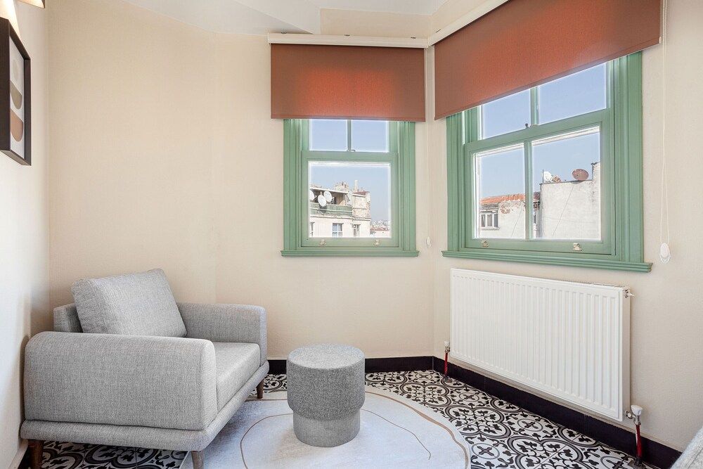 Lola Flats by Oval Executive Apartment 4