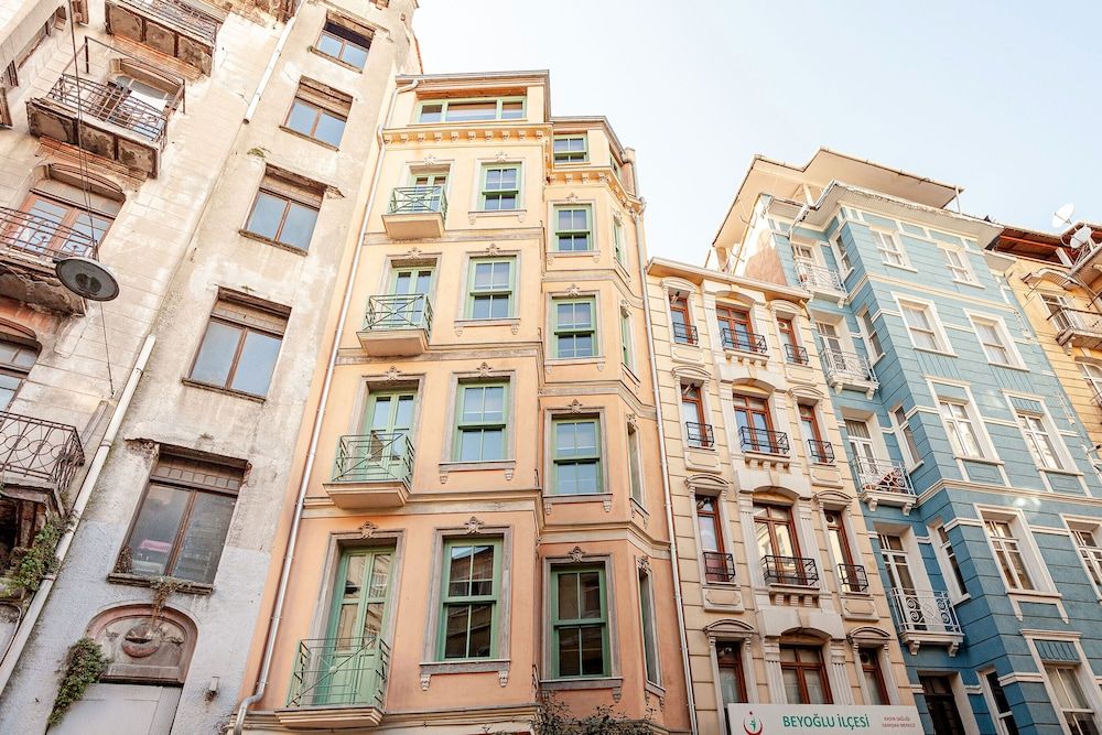 undefined Lola Flats by Oval 4