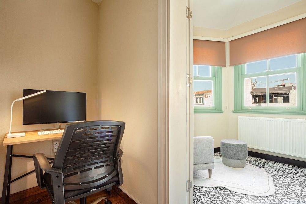 Lola Flats by Oval Executive Apartment 11