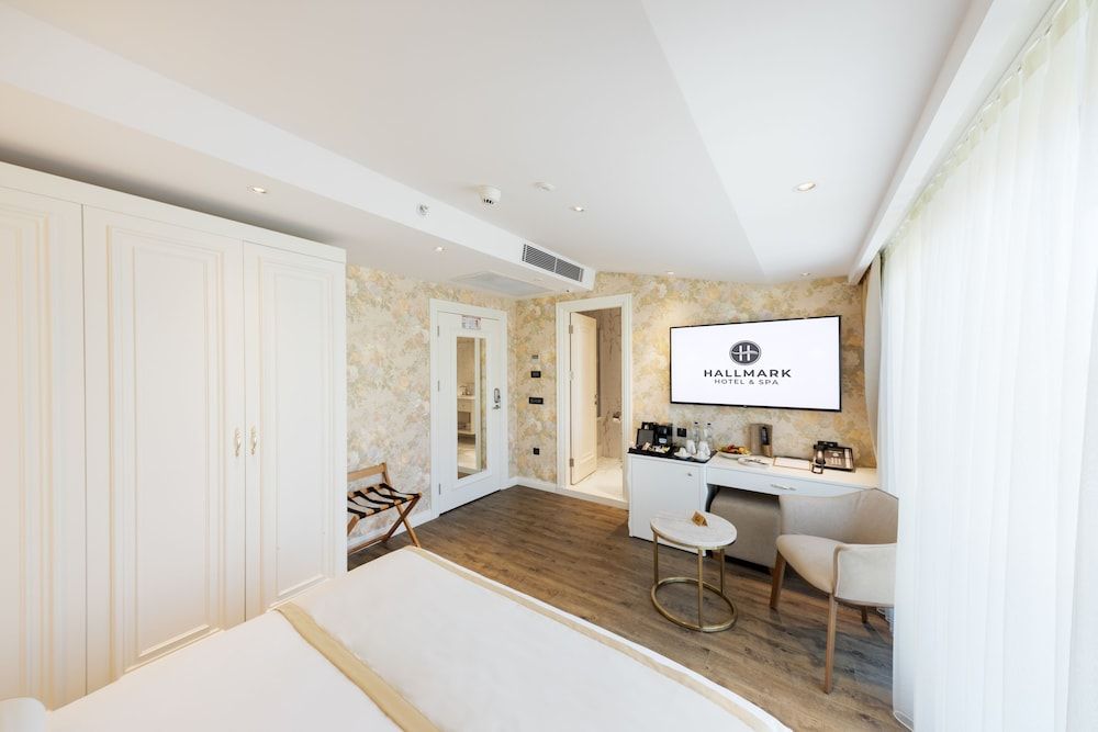 undefined Hallmark Hotel & Spa 10