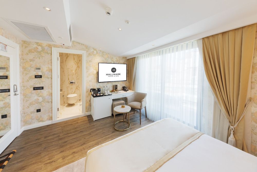 undefined Hallmark Hotel & Spa 4
