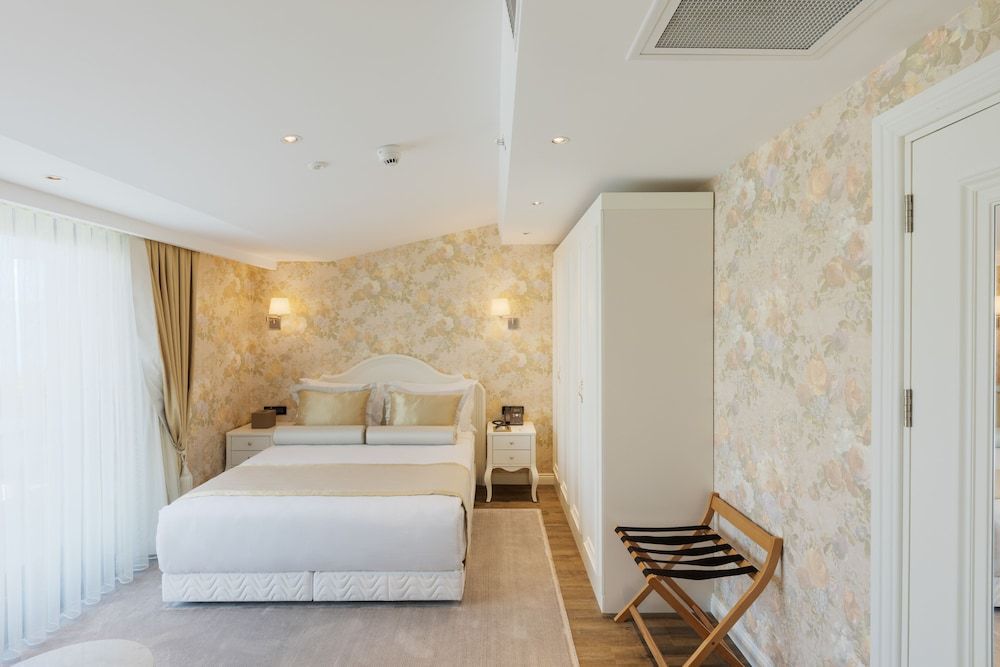 undefined Hallmark Hotel & Spa