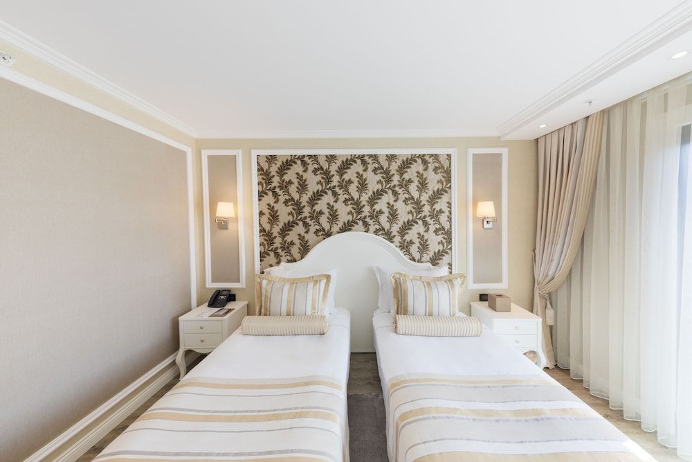 undefined Hallmark Hotel & Spa 2