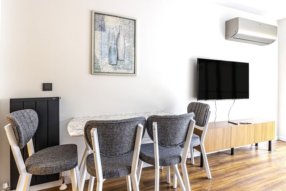 undefined Central and Modern 2 1 Flat in Sisli 5