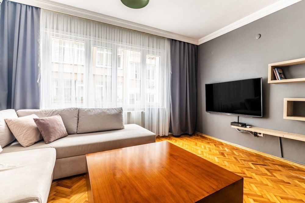 undefined Central and Convenient Flat in Kad k y 2