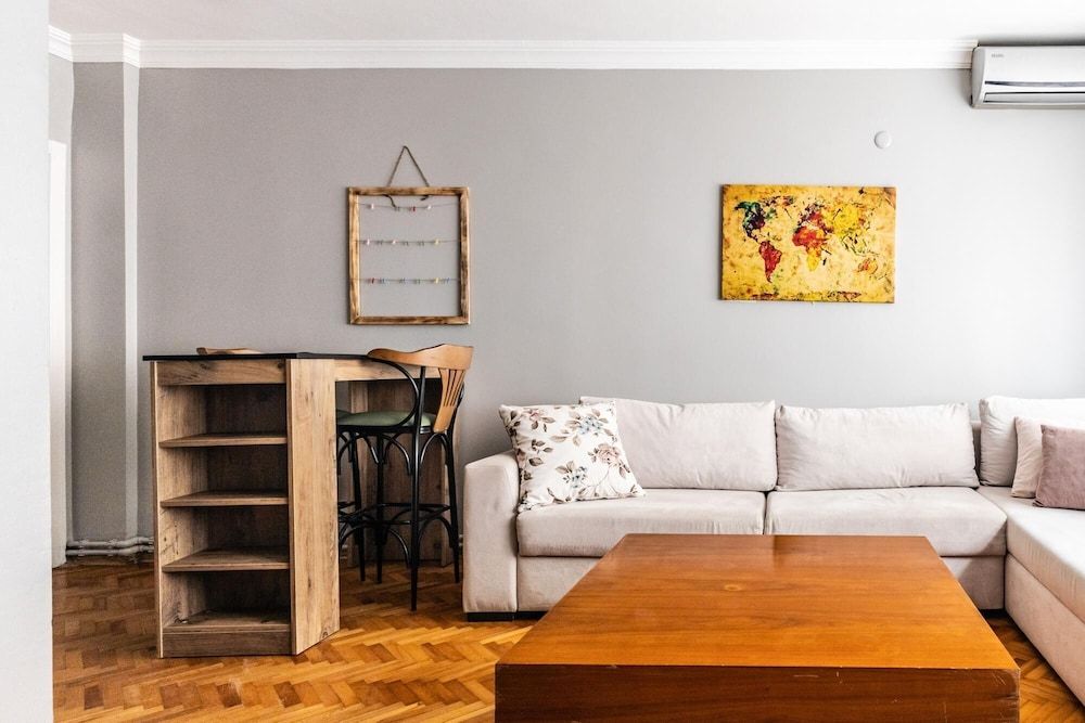 undefined Central and Convenient Flat in Kad k y 4