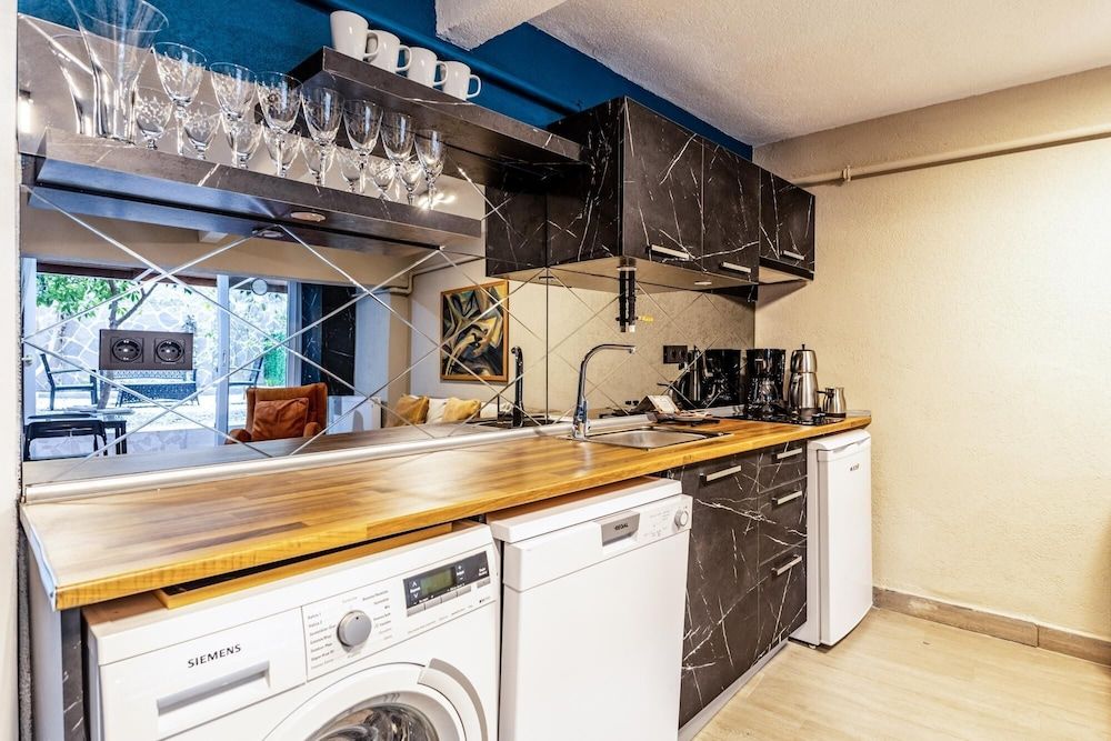 undefined Stylish Fully Furnished Modern Flat in Kad k y 9