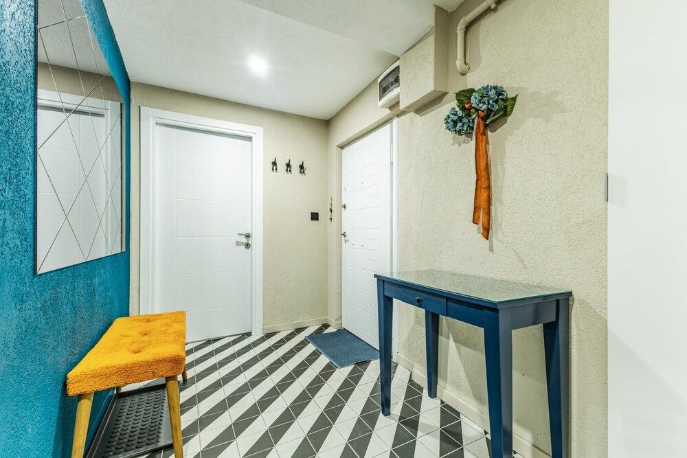 Stylish Fully Furnished Modern Flat in Kad k y Apartment 17