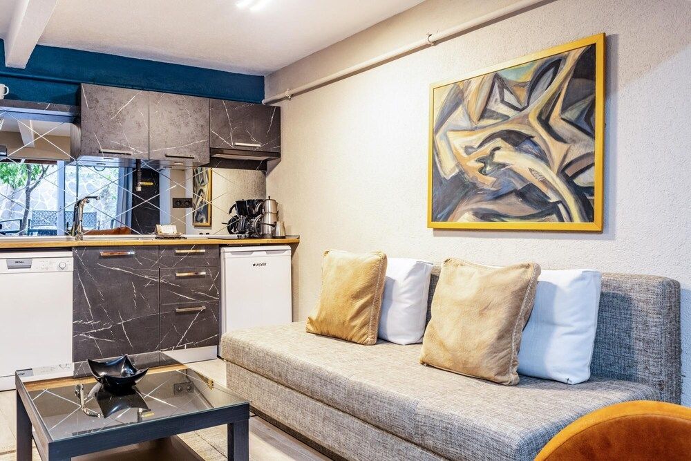 Stylish Fully Furnished Modern Flat in Kad k y Apartment 12