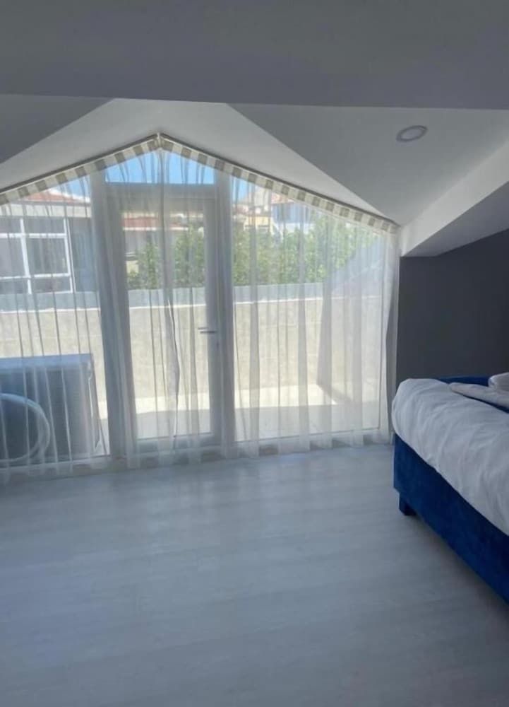 undefined Big Peace Suite 6