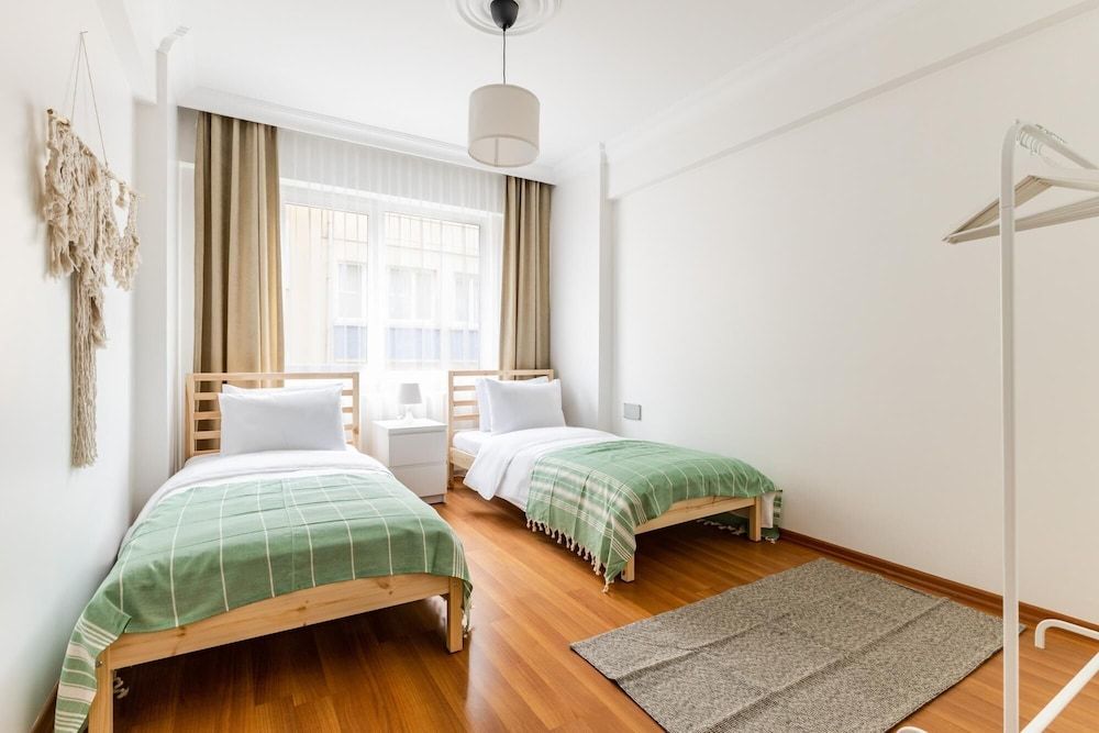 undefined Modern and Fully Furnished Flat in Sisli 9