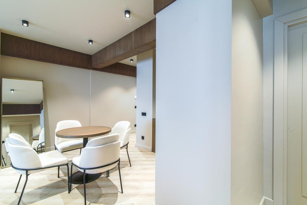 undefined Chic and Convenient Flat in Central Besiktas 6