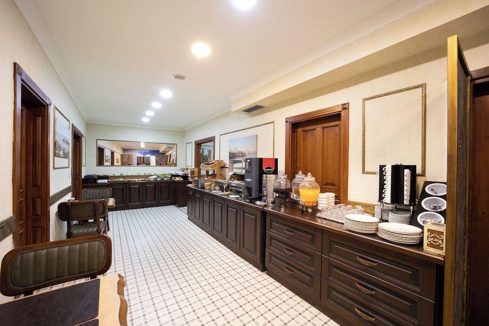 undefined Bender Hotel 6