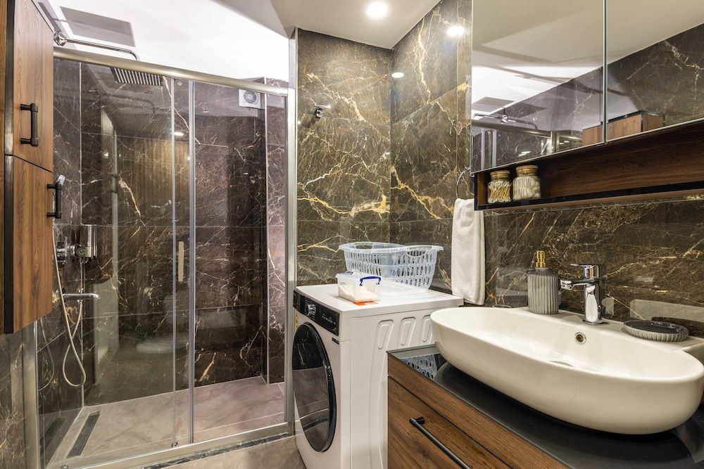 Baymari Suites Design Economy Apartment, 2 Bedrooms, No Windows 4