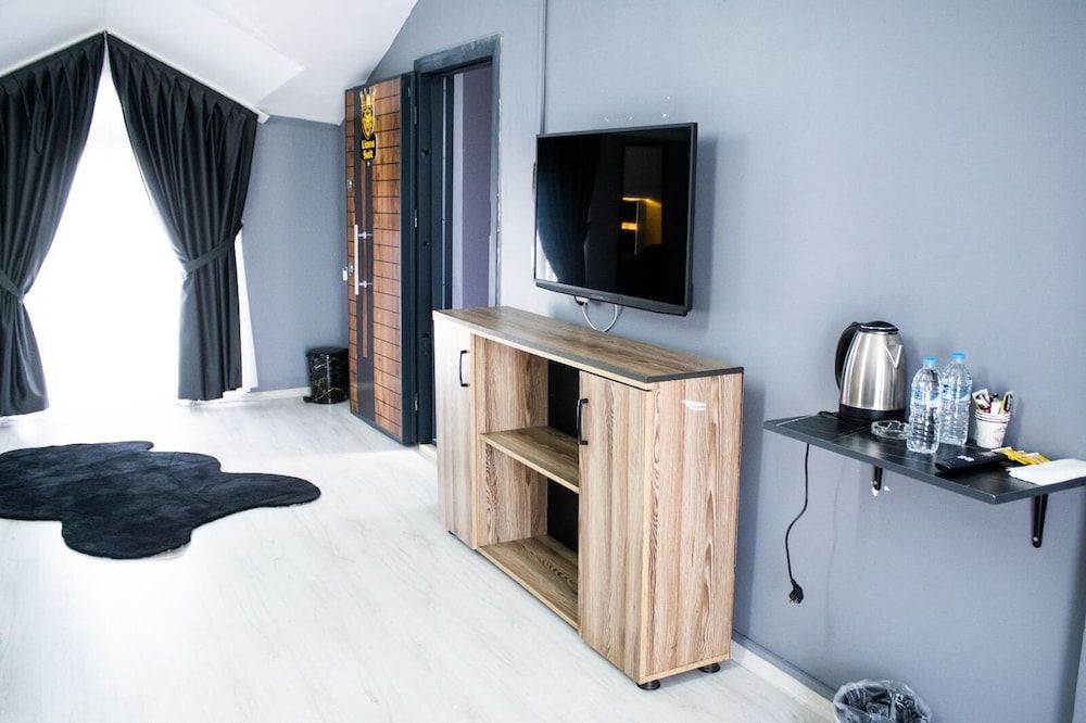 Lions Suit Hotel Luxury Quadruple Room 2