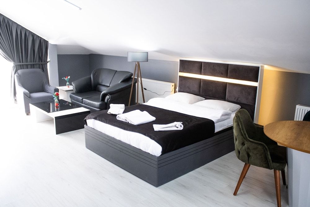 undefined Lions Suit Hotel 9