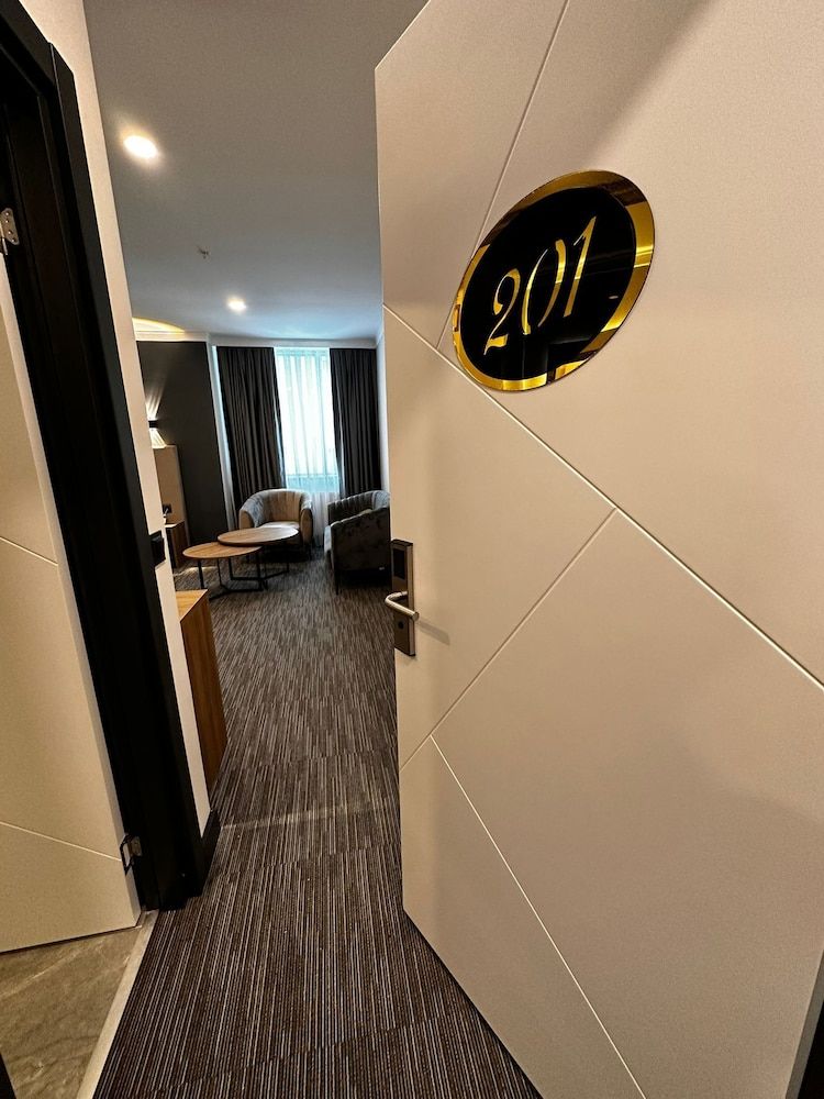 Vplus Hotel Deluxe Room, 1 King Bed 6