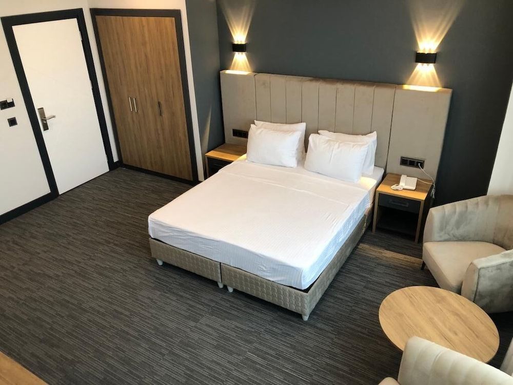 Vplus Hotel Deluxe Room, 1 King Bed 2