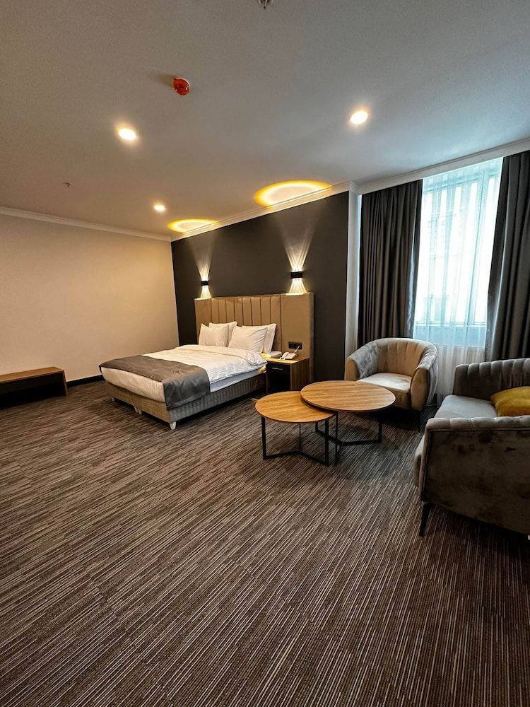 Vplus Hotel Deluxe Room, 1 King Bed 4