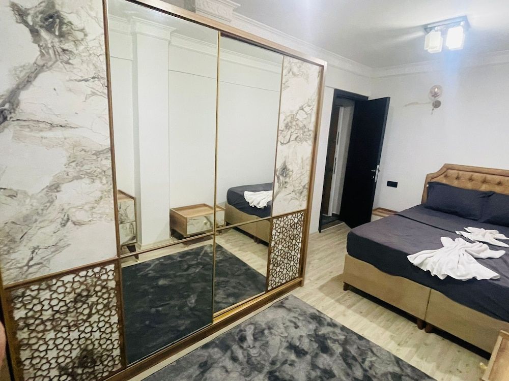 undefined Lux Home 10