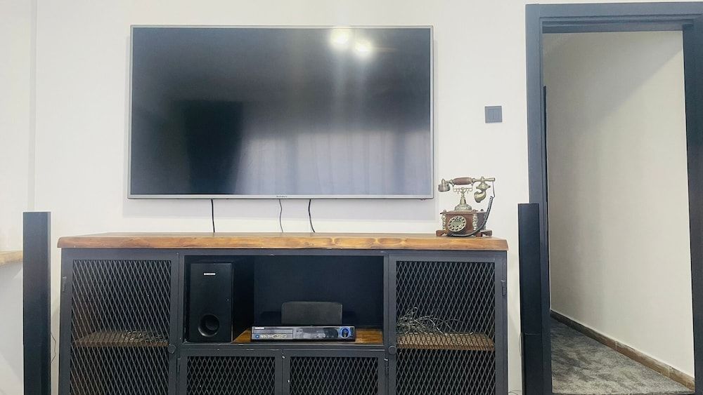 undefined Lux Home 8