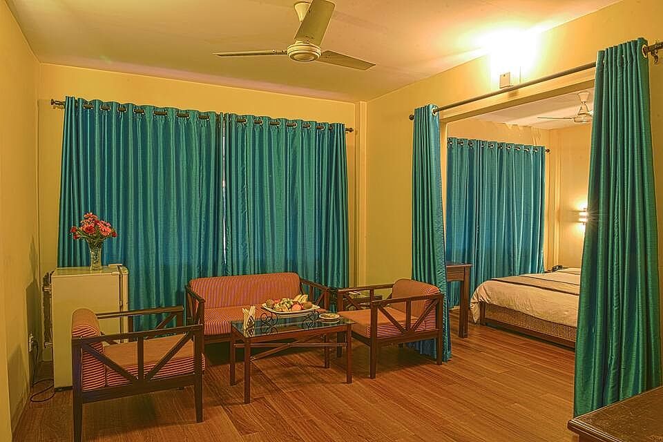 Imperial_Suit_Room_3013_1_zpfbWl_proc