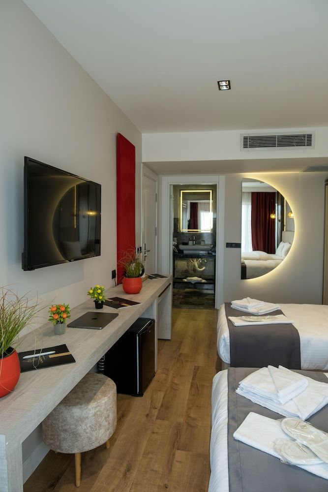 undefined Linda Port Hotel 3