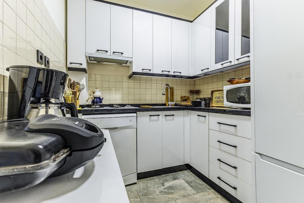 undefined Exquisite Flat Near Moda Coast in Kadikoy 7