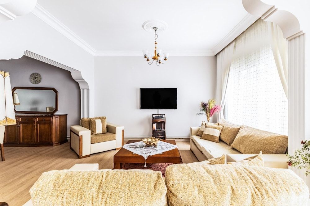 undefined Tasteful Flat Near Moda Coast in Central Kadikoy 4